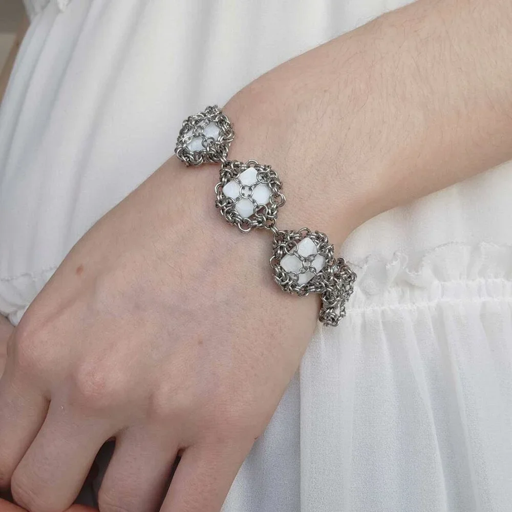 Vintage silver and white mother-of-pearl medieval bracelet - Picture 1 of 13